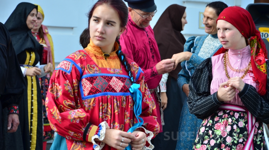 Глядя на костюмы, можно было представить величие и значимость женщины-матери, женщины-продолжательницы рода