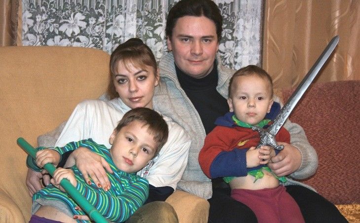 Родители александры петровой. Фото семьи убийц фото. Семья на Алтае.