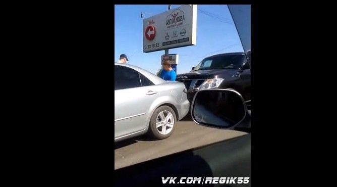 ДТП с семью машинами заблокировало движение на улице Кирова