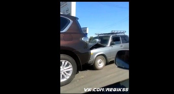 ДТП с семью машинами заблокировало движение на улице Кирова