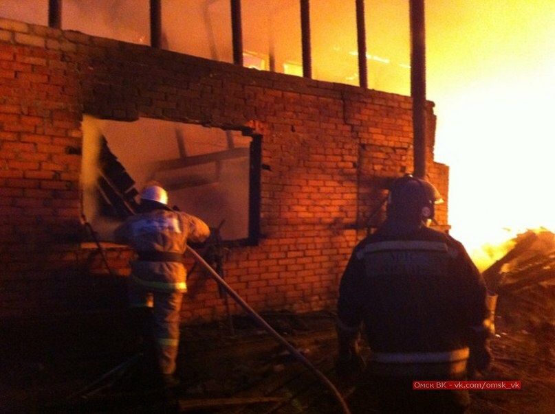 В Омске сгорел питомник с породистыми собаками В Омске сгорел питомник с породистыми собаками