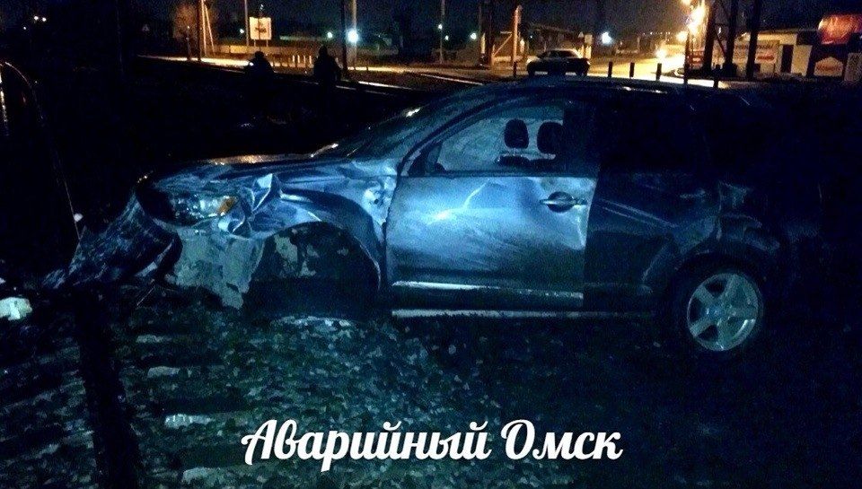 В Омске сотрудник СТО угнал и разбил Mitsubishi Outlander на глазах у полицейских В Омске сотрудник СТО угнал и разбил Mitsubishi Outlander на глазах у полицейских