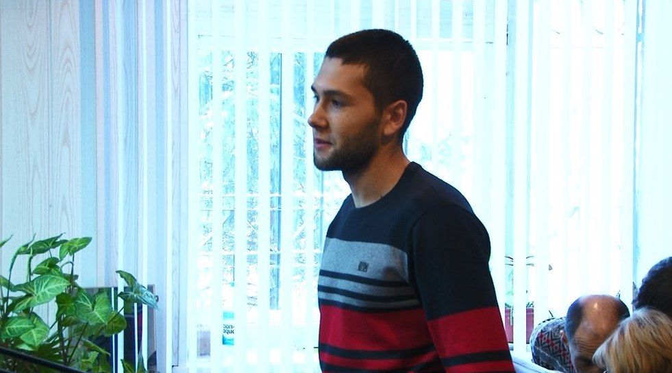 Омский депутат Мавлютов и его брат могли ввязаться в драку со школьниками из-за ревности Омский депутат Мавлютов и его брат могли ввязаться в драку со школьниками из-за ревности