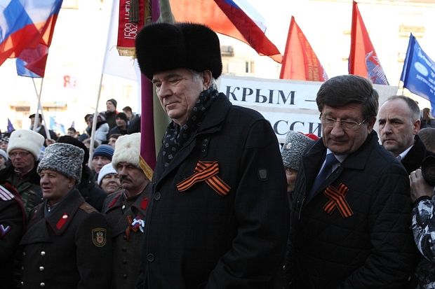 В Омске прошел торжественный митинг в честь присоединения Крыма к России В Омске прошел торжественный митинг в честь присоединения Крыма к России