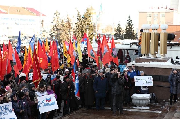 В Омске прошел торжественный митинг в честь присоединения Крыма к России В Омске прошел торжественный митинг в честь присоединения Крыма к России