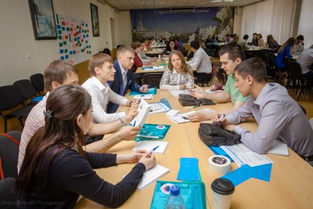 Синюгин и Зуга просветили омских лидеров местного самоуправления Синюгин и Зуга просветили омских лидеров местного самоуправления