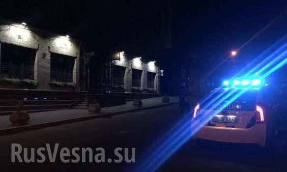 В центре Киева неизвестный обстрелял из гранатомета здание банка (ФОТО, ВИДЕО) В центре Киева неизвестный обстрелял из гранатомета здание банка (ФОТО, ВИДЕО)