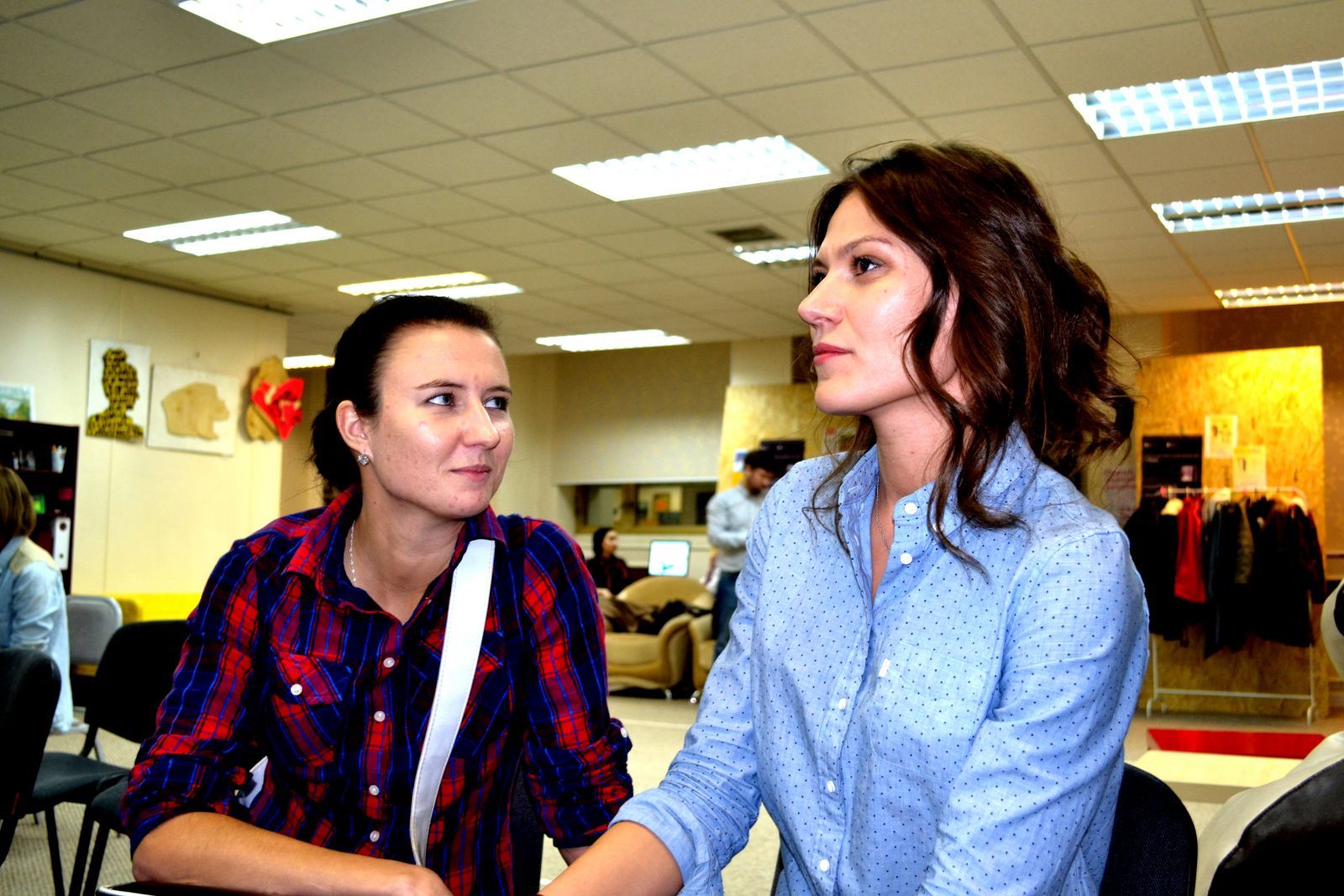 гтрк иртыш светлана аксенова. ольга колесник свидинская омск. дикторы 12 канала омск. телеведущие омска. ольга колесник омск.