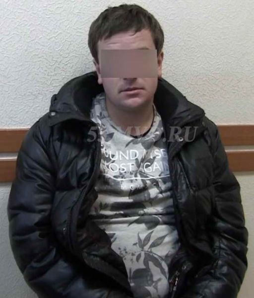 Ради вечеринки омич с пистолетом ограбил магазин с сигаретами и алкоголем Ради вечеринки омич с пистолетом ограбил магазин с сигаретами и алкоголем