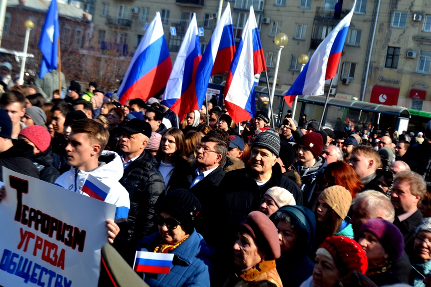 Митинг в Омске украинцы. Митинг ОМГПУ. Картинки российский народ нас не сломить.