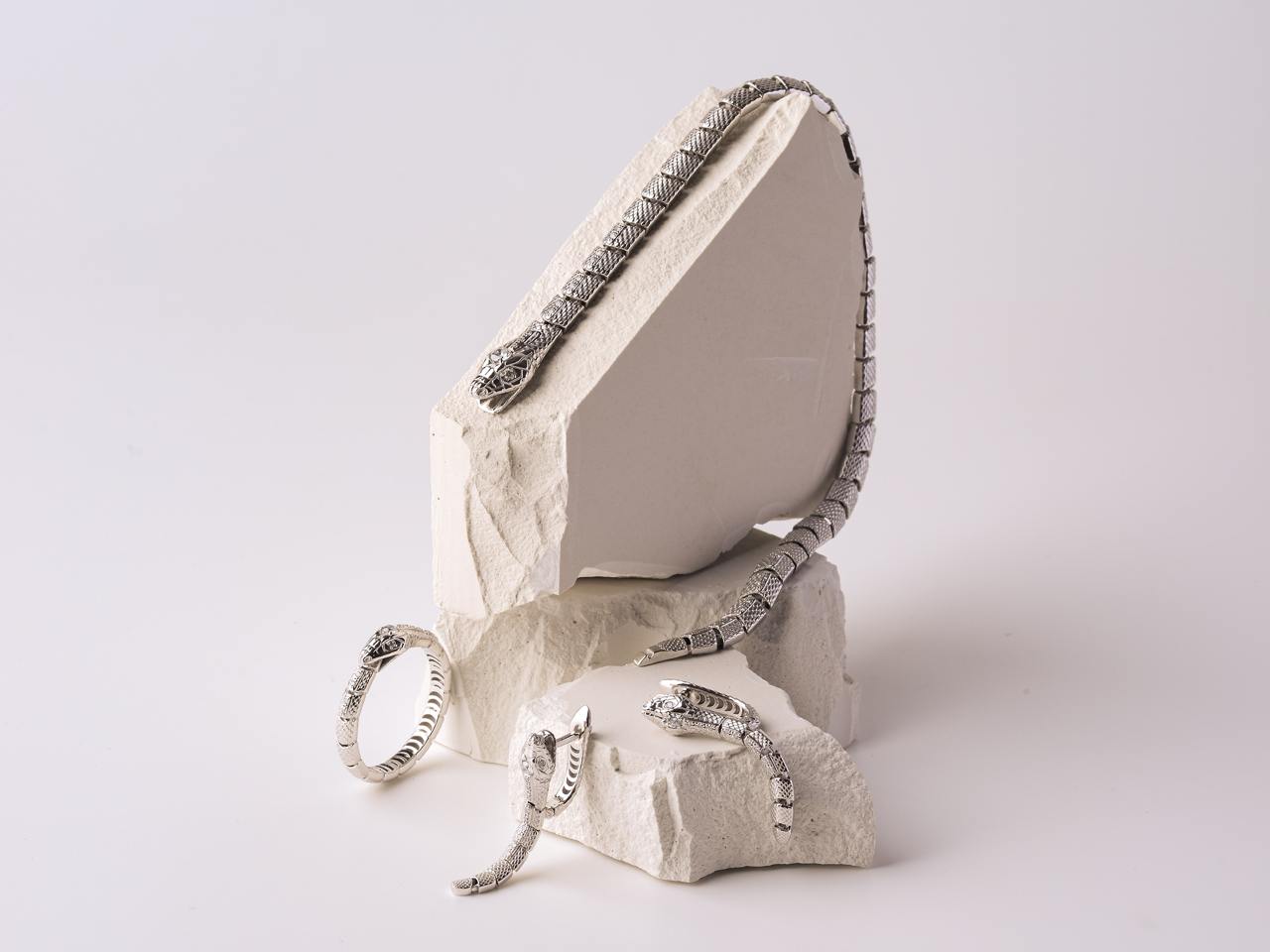 Украшения на год змеи 