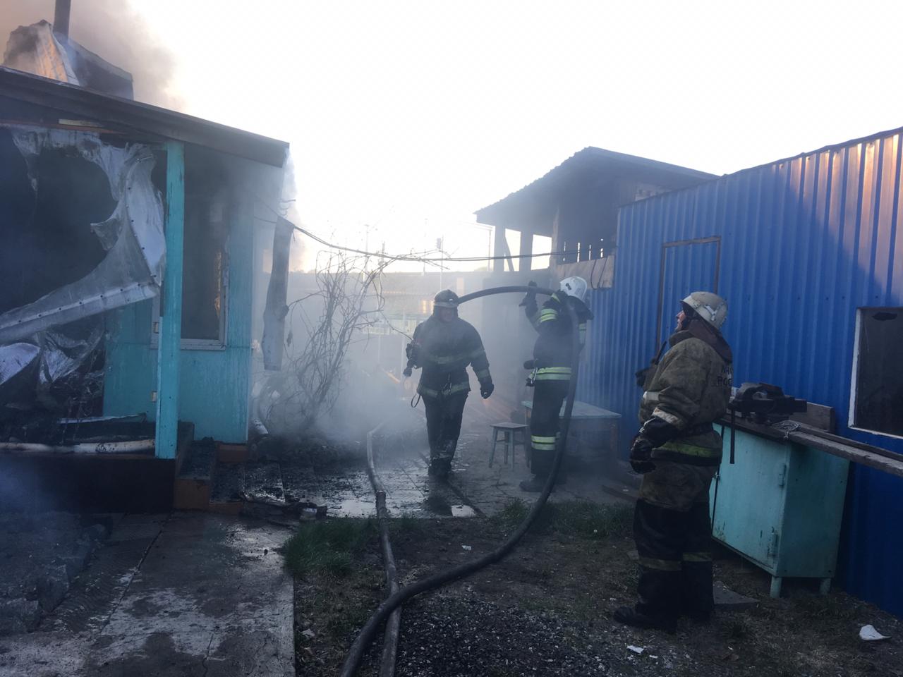 Крупный пожар в частном секторе Омска попал на фото — СуперОмск