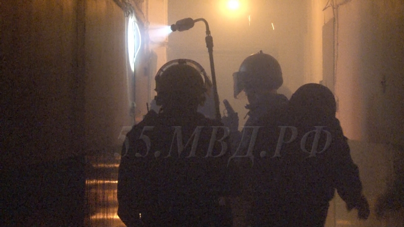 В Омске убийца покончил с собой во время задержания В Омске убийца покончил с собой во время задержания