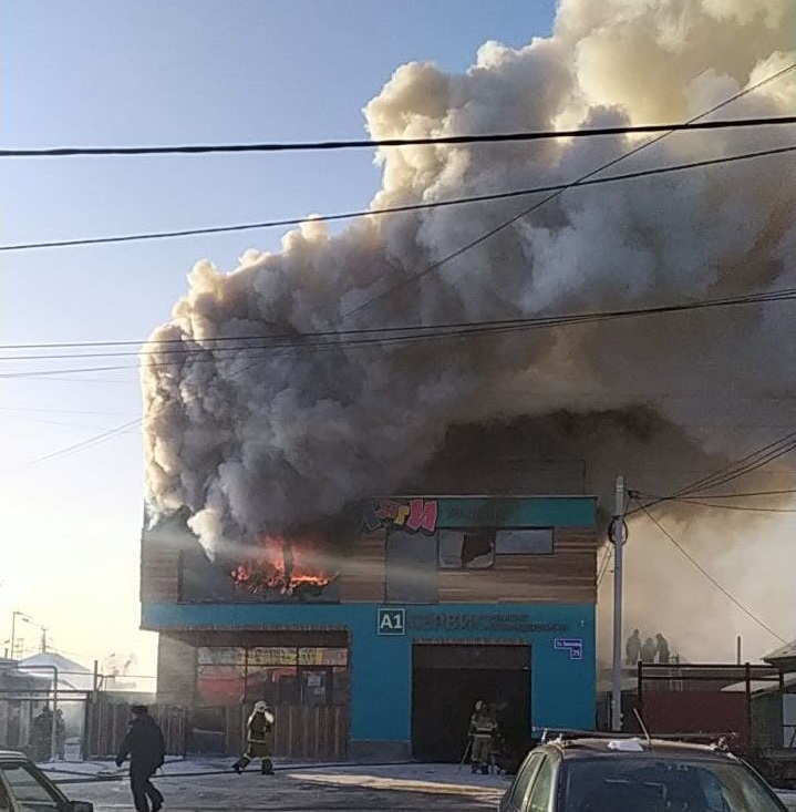 Новости омска сегодня свежие происшествия. Пожар в Омске 2021. Пожар на Вавилова Омск. Пожар в Омске сейчас. Пожар в Омске вчера.