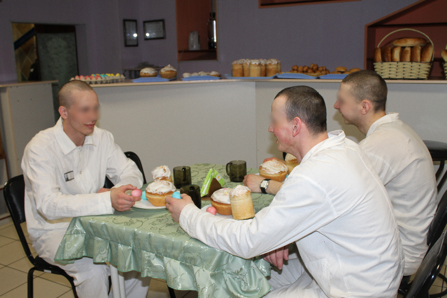 Пасха в колонии