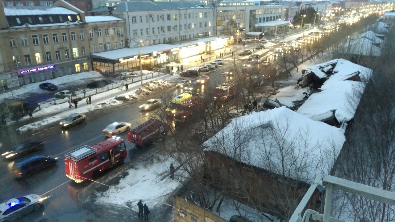 Обрушение бывших складов Минобороны в центре Омска попало на видео |  28.02.2020 | Омск - БезФормата