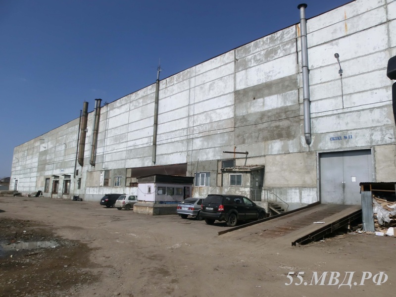В Омске задержали вора-сладкоежку, умыкнувшего 250 килограммов конфет