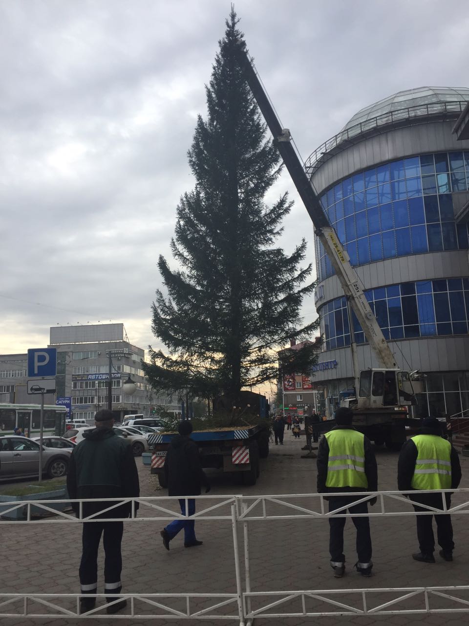 В Омске уже готовятся к Новому году В Омске уже готовятся к Новому году