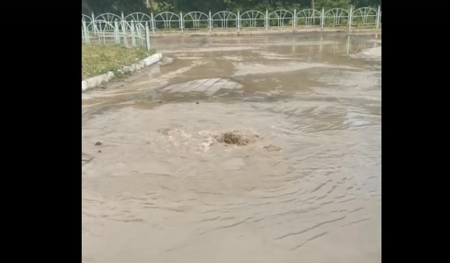 Омич анонсировал и снял на видео «фонтан» у горсовета