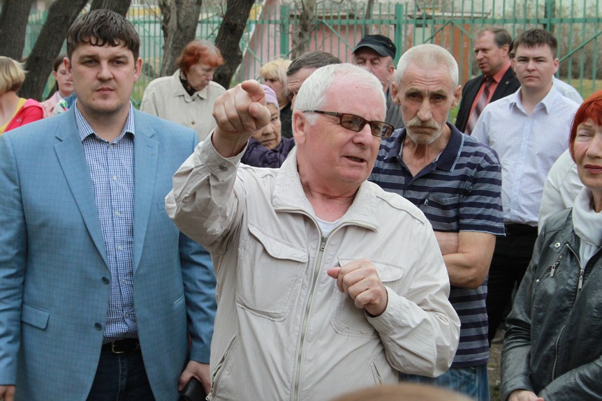 «Оплот» вступился за жильцов в борьбе со скандальной застройкой во дворе дома «Оплот» вступился за жильцов в борьбе со скандальной застройкой во дворе дома