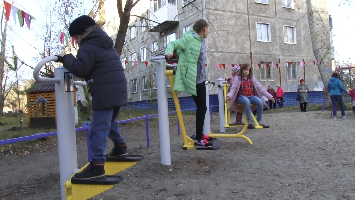 Омский депутат Сахань помог получить грант для детской площадки Омский депутат Сахань помог получить грант для детской площадки