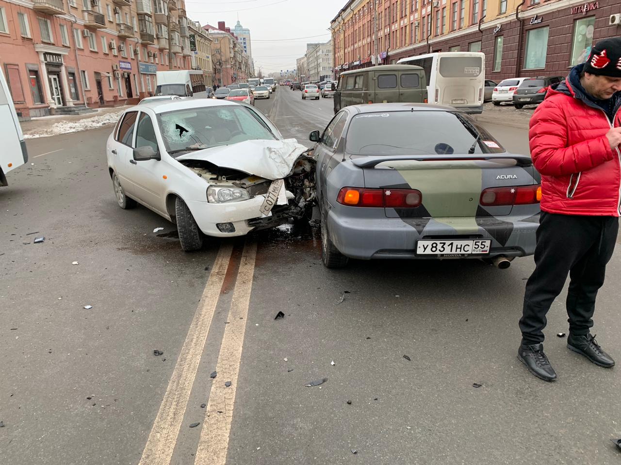 В Омске «Лада Калина» протаранила пассажирскую маршрутку: есть жертвы |  16.02.2020 | Омск - БезФормата