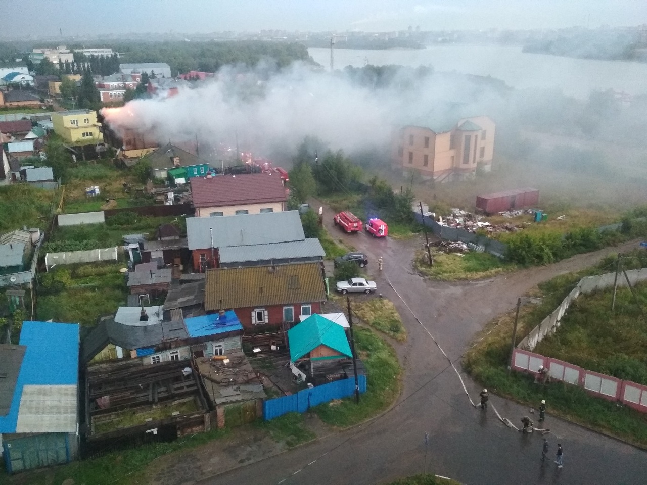 Пиратский остров граничная ул 1а фото. Пожар на граничной Омск. Пожар Ома.