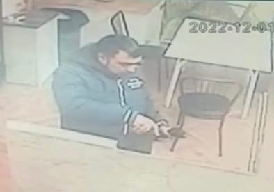В Омске разыскивают мужчину, испортившего чужой обед В Омске разыскивают мужчину, испортившего чужой обед