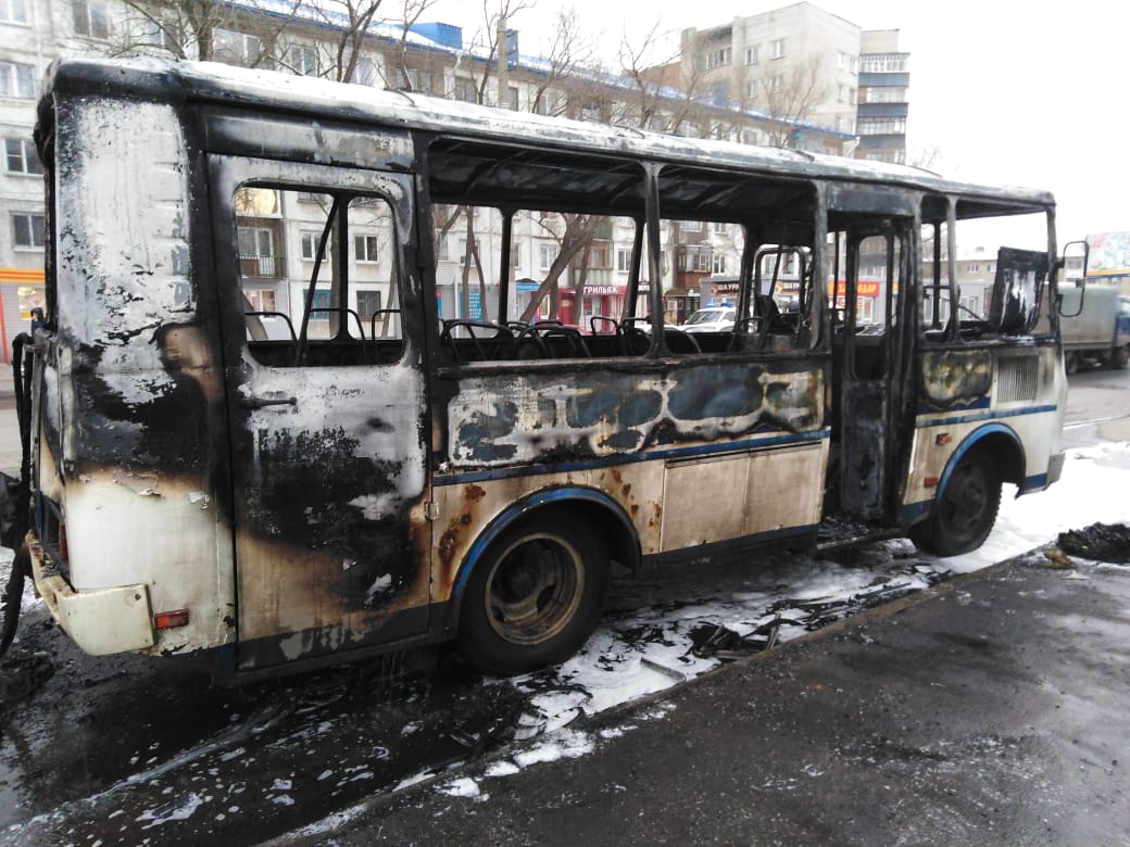 В Омске дотла сгорел пассажирский автобус дочки «Титана» В Омске дотла сгорел пассажирский автобус дочки «Титана»