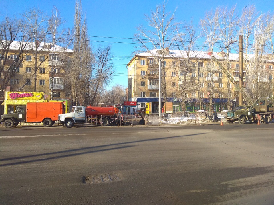 Улицу в омских Нефтяниках заволокло паром Улицу в омских Нефтяниках заволокло паром