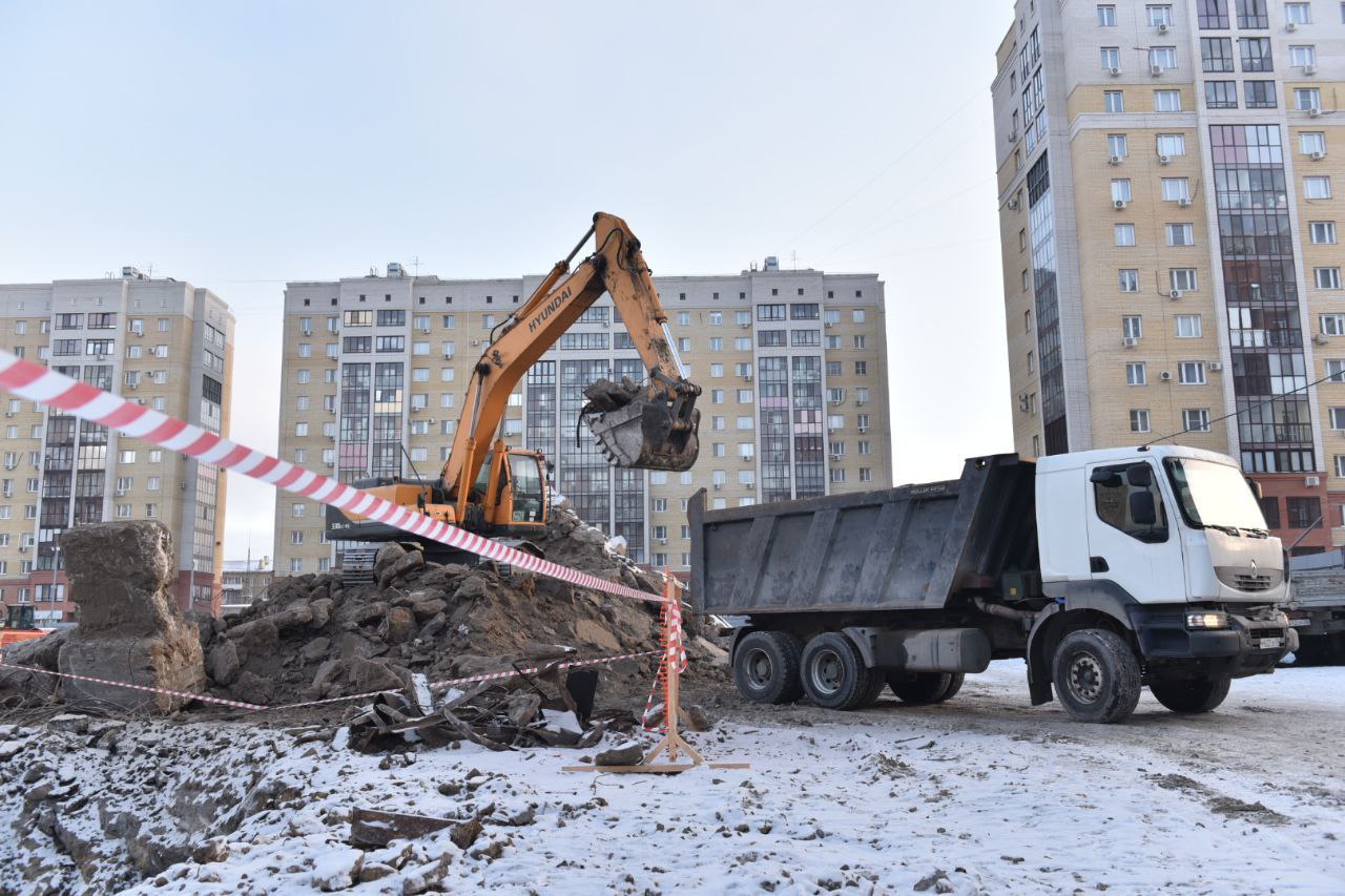 Мэр Омска Сергей Шелест проверил ход работ на ключевых городских стройках —  СуперОмск