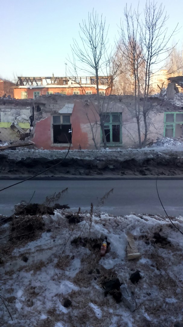 Омичи обходят стороной разваливающийся дом на 3-м Разъезде Омичи обходят стороной разваливающийся дом на 3-м Разъезде