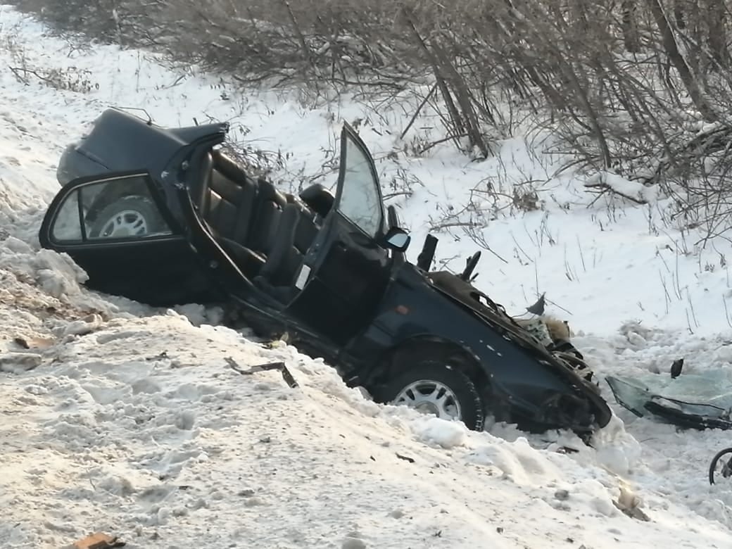 Выяснились трагичные подробности жесткой аварии под Омском с разорванной машиной Выяснились трагичные подробности жесткой аварии под Омском с разорванной машиной