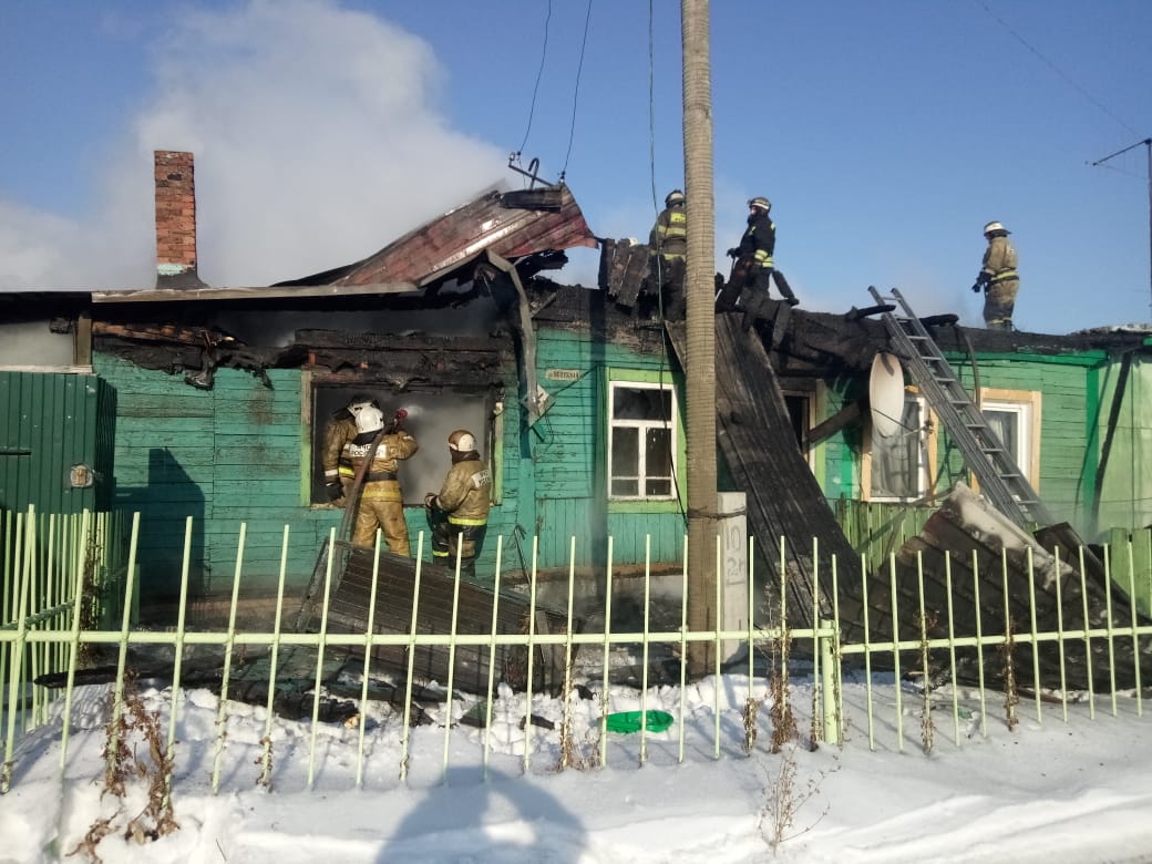 В Омске полыхает большой дом — СуперОмск