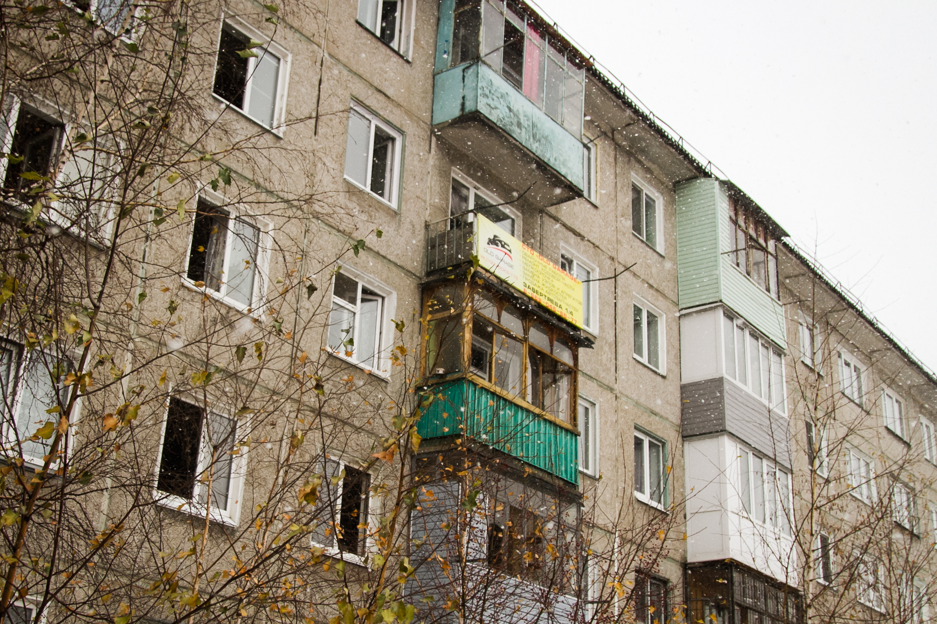 В Омске при пожаре в пятиэтажке на 21-ой Амурской пострадал мужчина —  СуперОмск