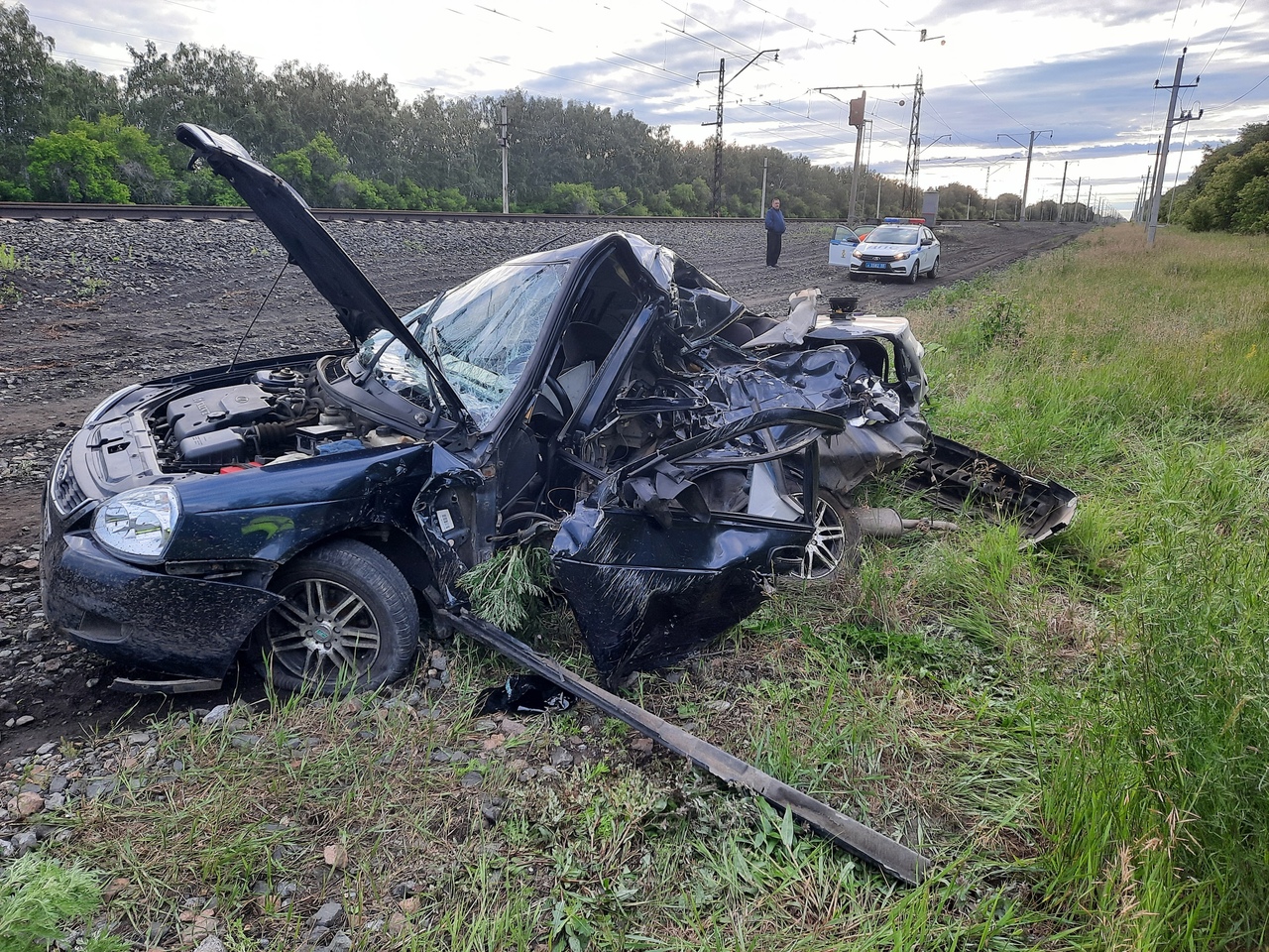 В Омской области поезд в чудо–аварии разорвал в клочья легковушку —  СуперОмск