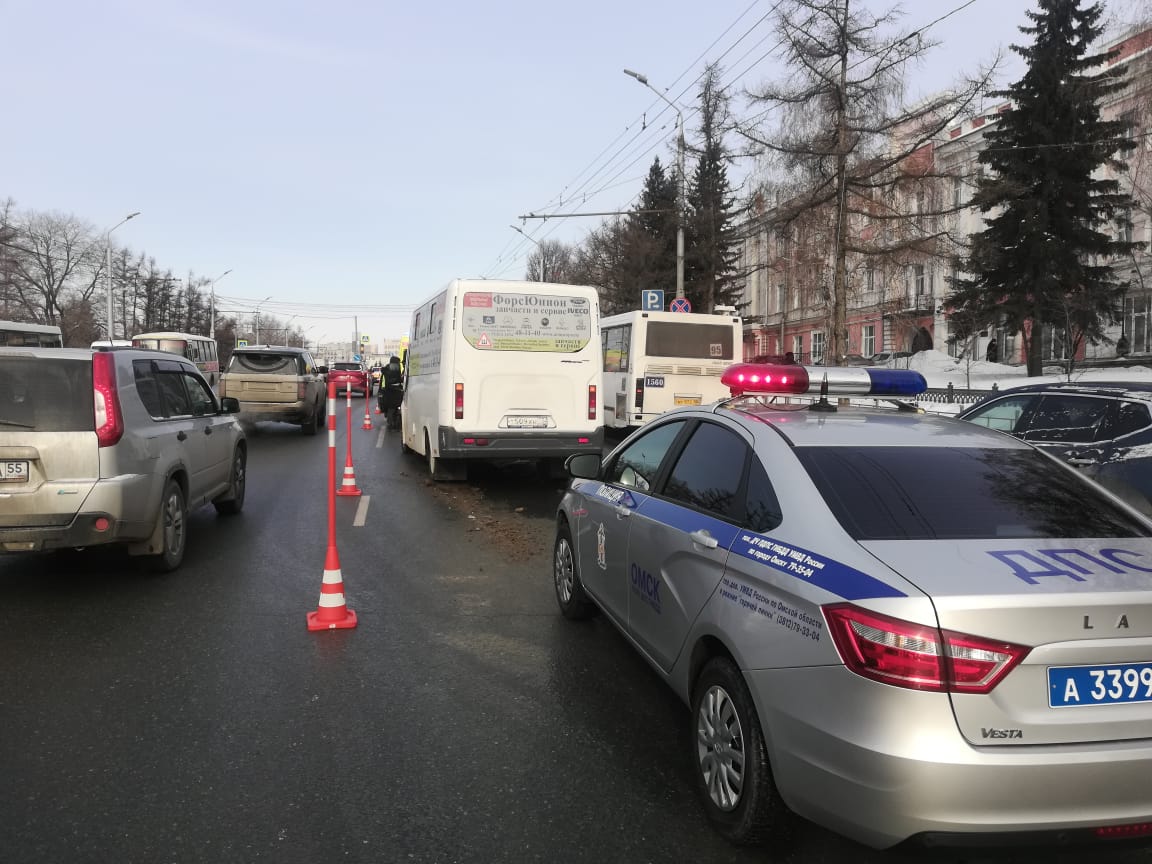 Рядом с мэрией Омска произошла массовая авария — СуперОмск