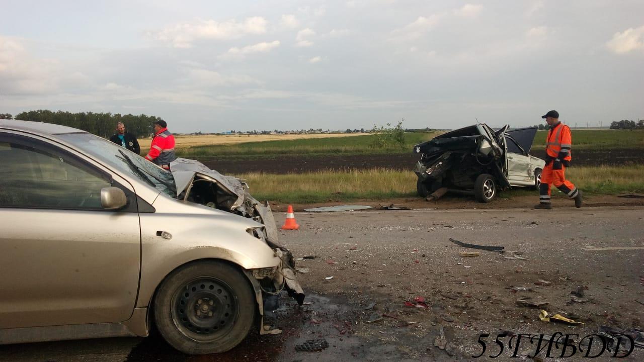 Под Омском в массовой аварии по принципу домино пострадали несколько  человек — СуперОмск