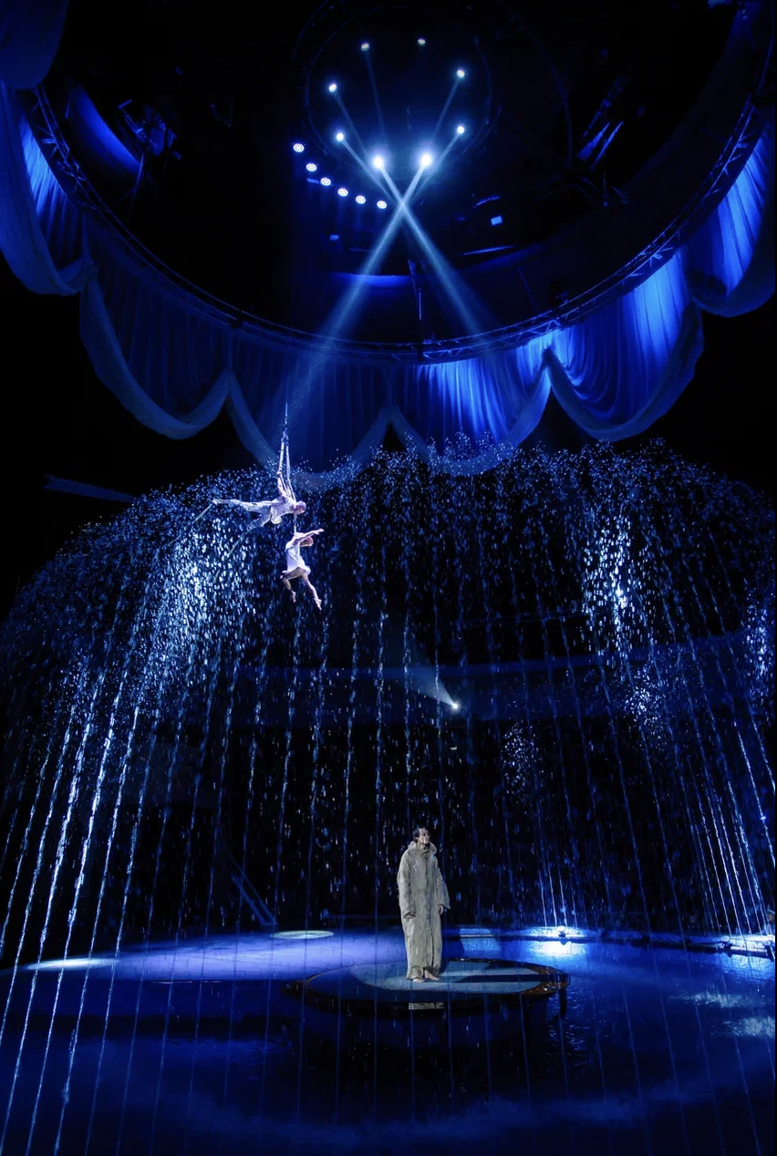 Цирк на воде ульяновск 2024. Цирковой мюзикл на воде Одиссея. Цирк на Фонтанке на воде. Шоу Одиссея цирк. Цирк Одиссея на воде СПБ.