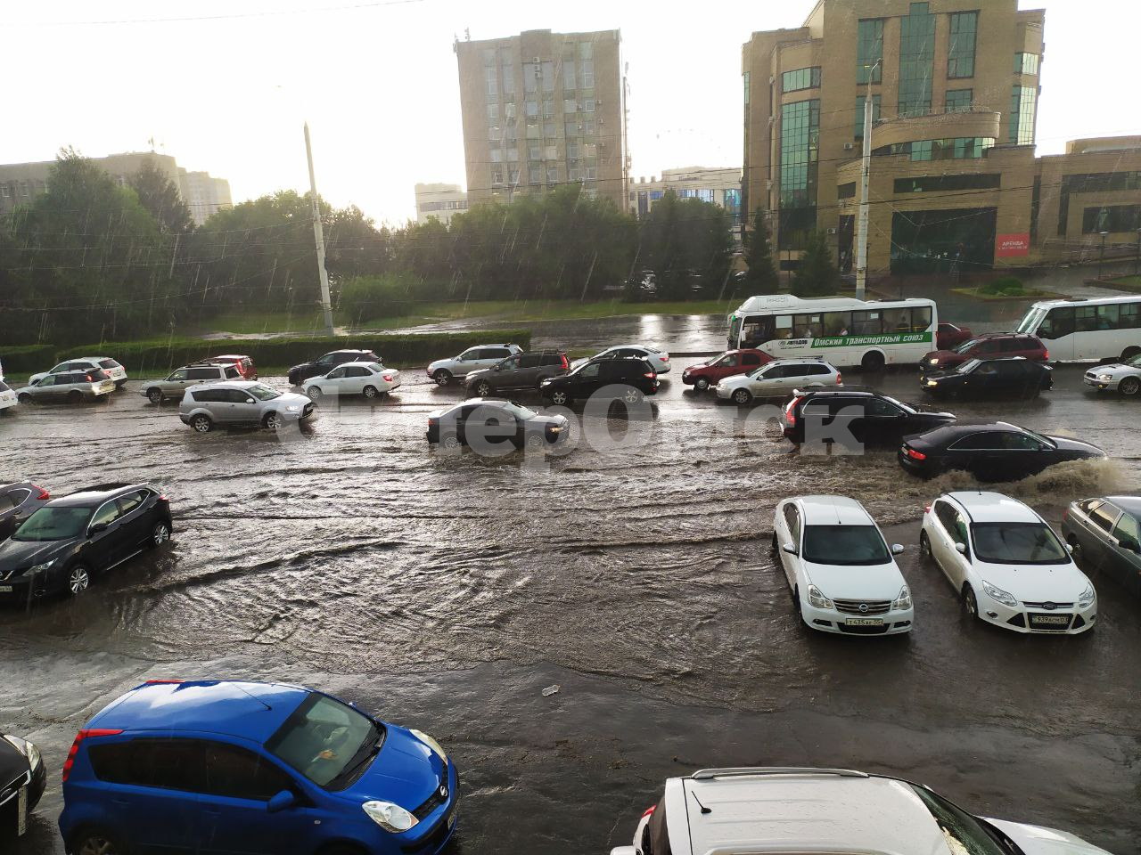 Омск потоп. Сильный ливень. Омск затопило. Коломна потоп.