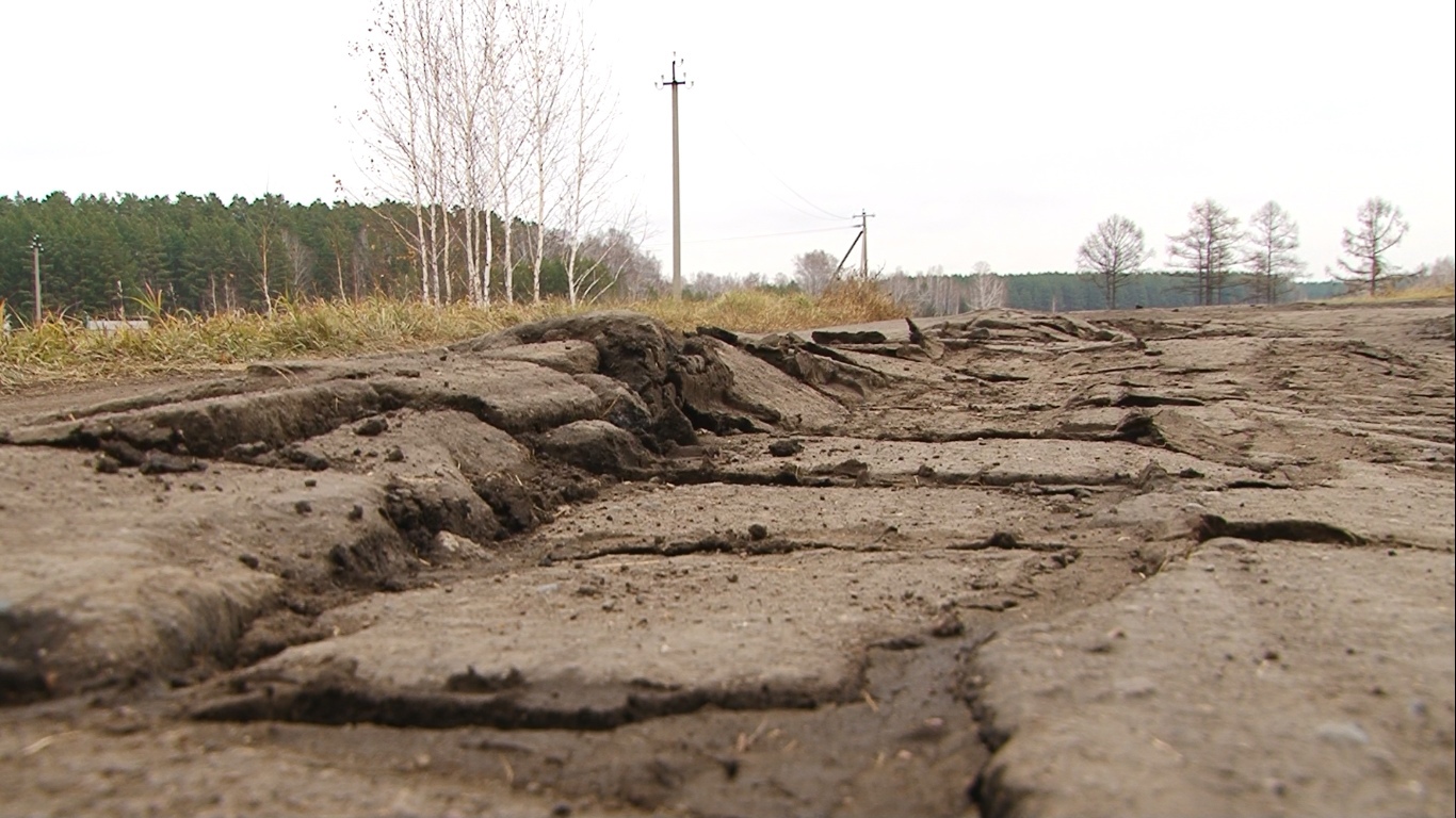 Жители поселка под Омском отрезаны от цивилизации «убитой» дорогой —  СуперОмск