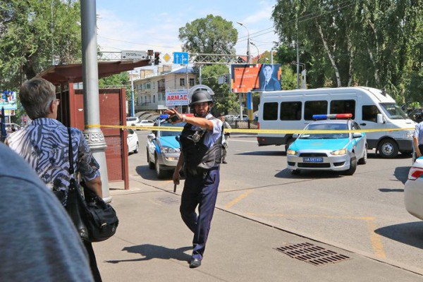 В Алма-Ате объявлен красный уровень террористической угрозы, в городе стреляют В Алма-Ате объявлен красный уровень террористической угрозы, в городе стреляют