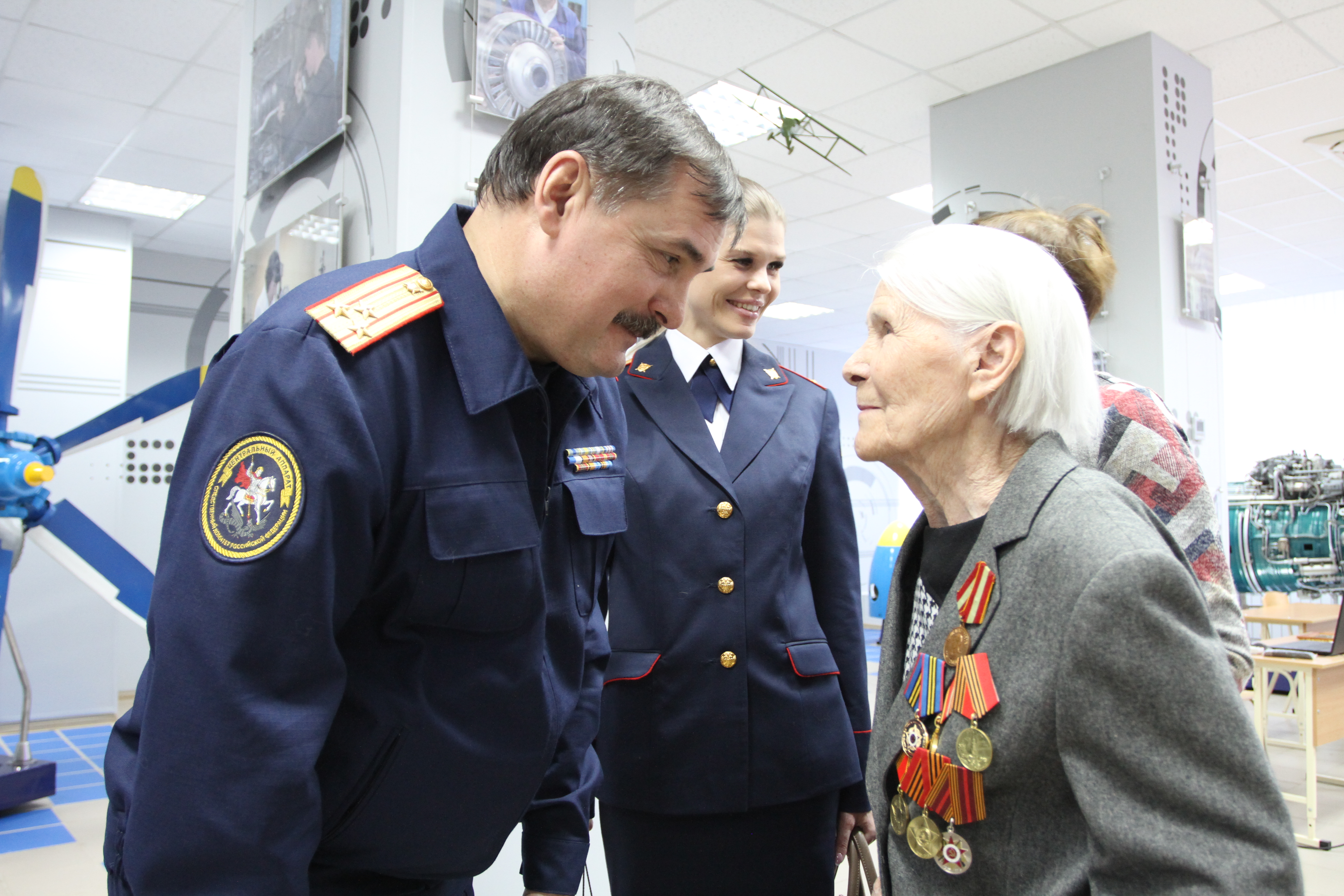 Омские следователи приняли Эстафету добрых дел ко Дню Победы — СуперОмск