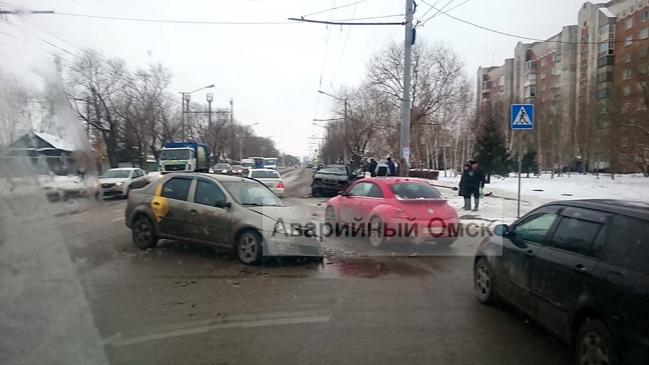 В Омске таксист превратил в хлам дорогой внедорожник — СуперОмск