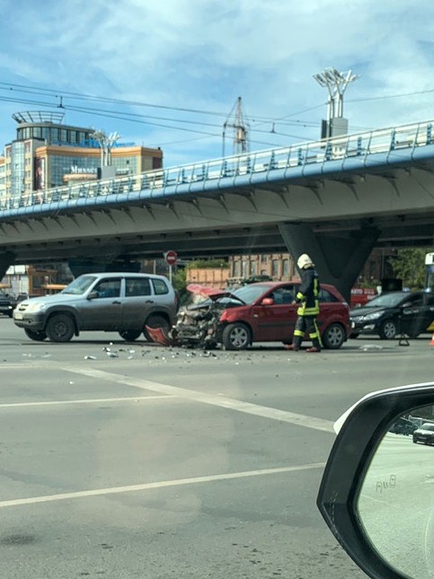 В петербурге женщина не уступила скорой