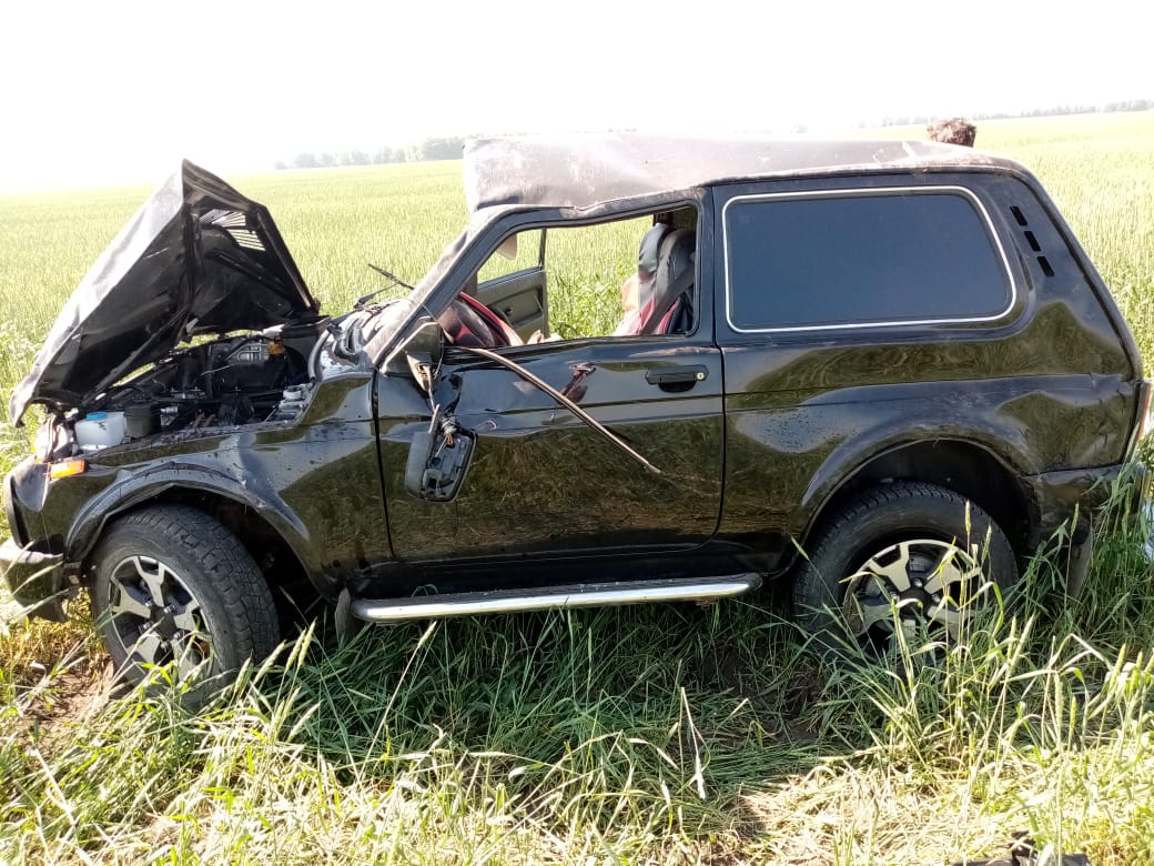 В Омской области посреди поля расхлестало машину — СуперОмск