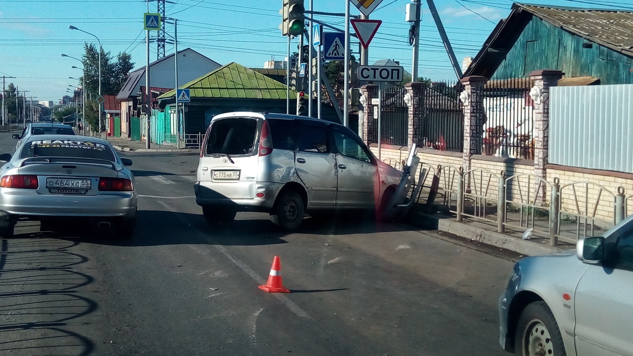 Новости омска сегодня свежие происшествия. Авария на ул. Орджоникидзе в Омске. ДТП В Омске сегодня утром.