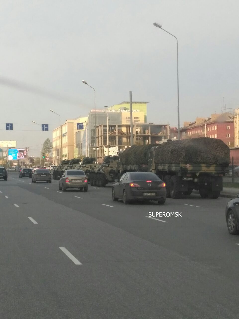 По Омску проехала колонна военной техники — СуперОмск