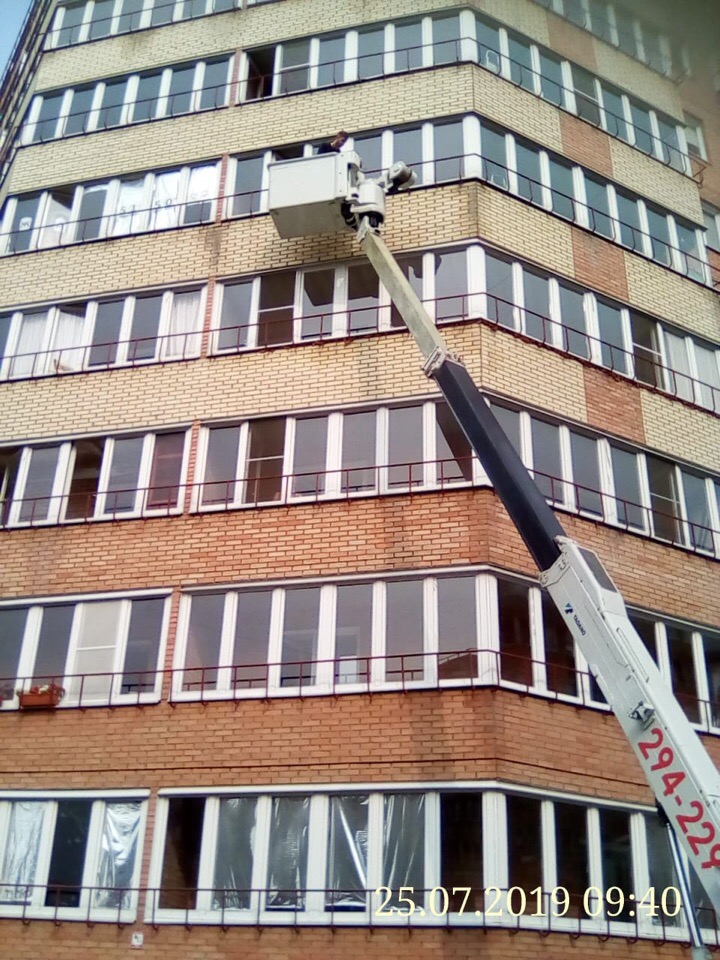 Дерзкий омич на подъемном кране воплотил романтичную сцену из «Красотки» – фото Дерзкий омич на подъемном кране воплотил романтичную сцену из «Красотки» – фото