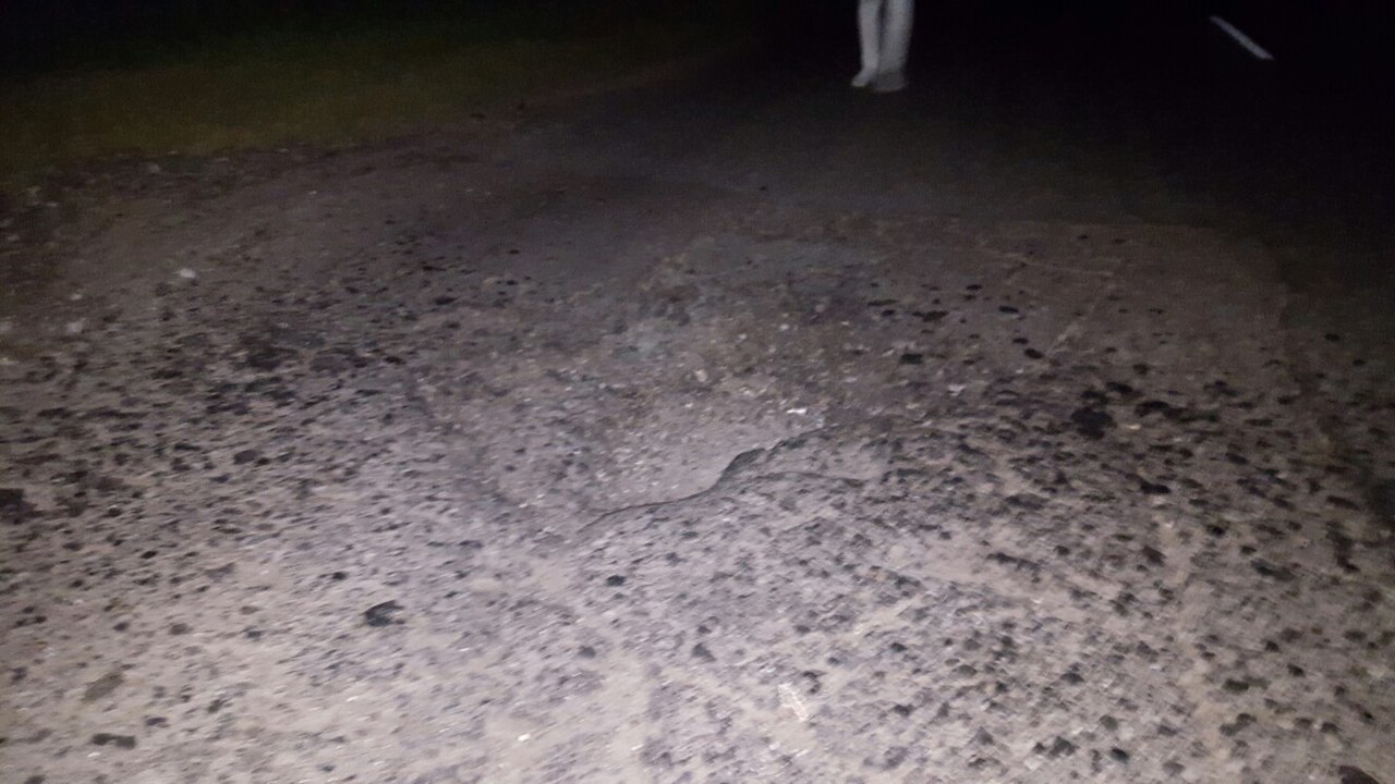 Под Омском экстренно заделали яму на дороге, в которую угодил депутат Под Омском экстренно заделали яму на дороге, в которую угодил депутат